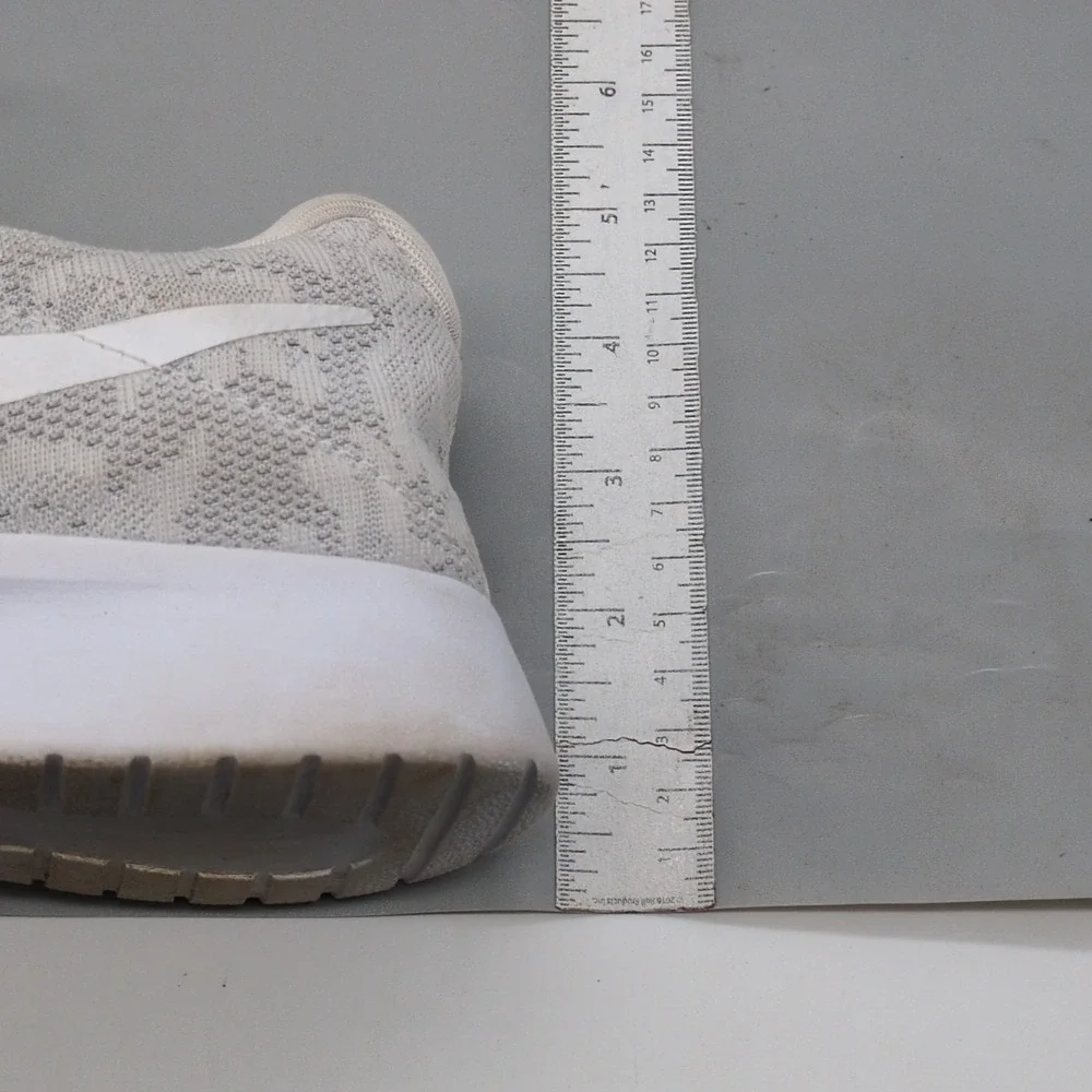 Nike Sneakers Womens Tanjun Prism White 7.5 Running Shoes Floral 902865-100‎